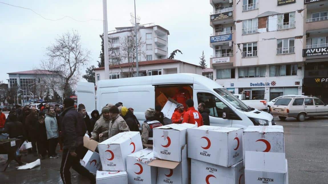 Türk Kızılay Depremden Etkilenen Vatandaşlarımıza Afet Bölgesinde Kesintisiz Destek Veriyor